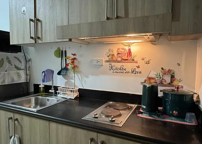 Hostal Sharing With Balcony At Shore In Pasay Near Moa And Airport Manila