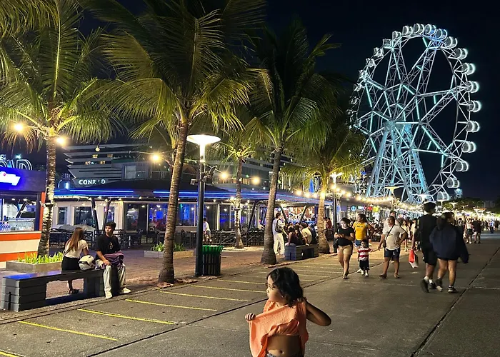 Sharing With Balcony At Shore In Pasay Near Moa And Airport Hostel *