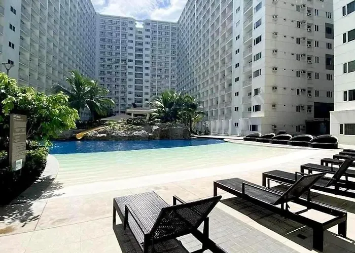 Sharing With Balcony At Shore In Pasay Near Moa And Airport *
